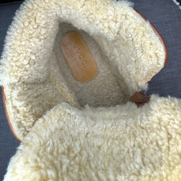 GUCCI winter hiking boot. suede and leather accents with shearling lining. - Picture 8 of 8
